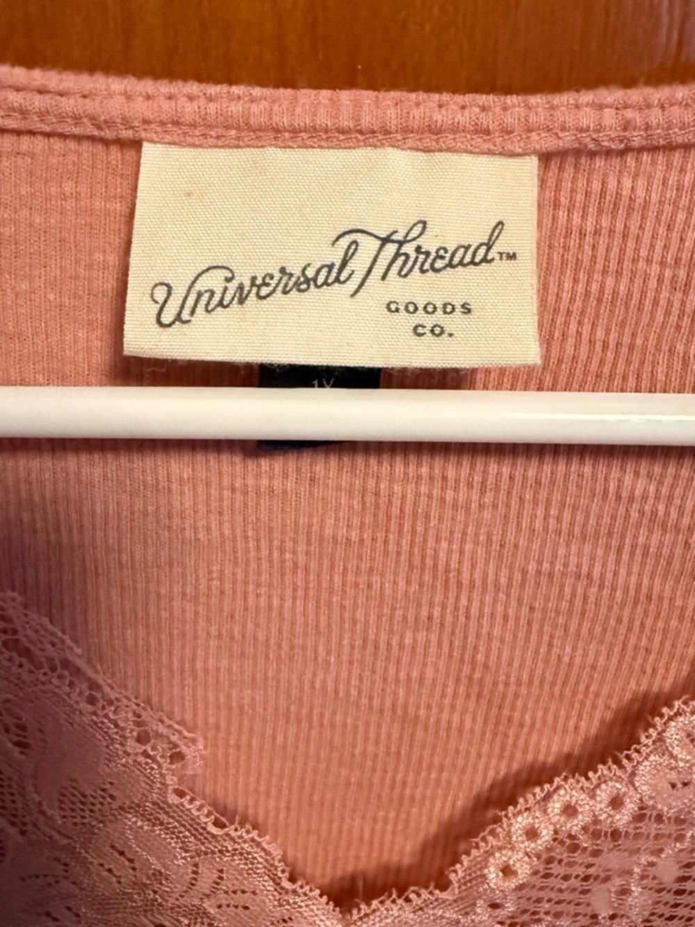 NWT Universal Thread Short Sleeve Lace Trim V-Neck Top - Picture 3 of 11